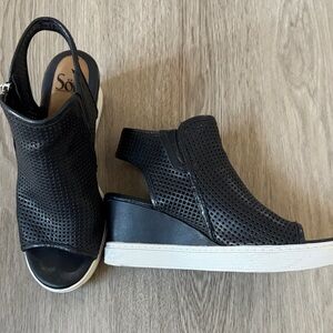 Sofft Women's Black Wedge Sandals size 7